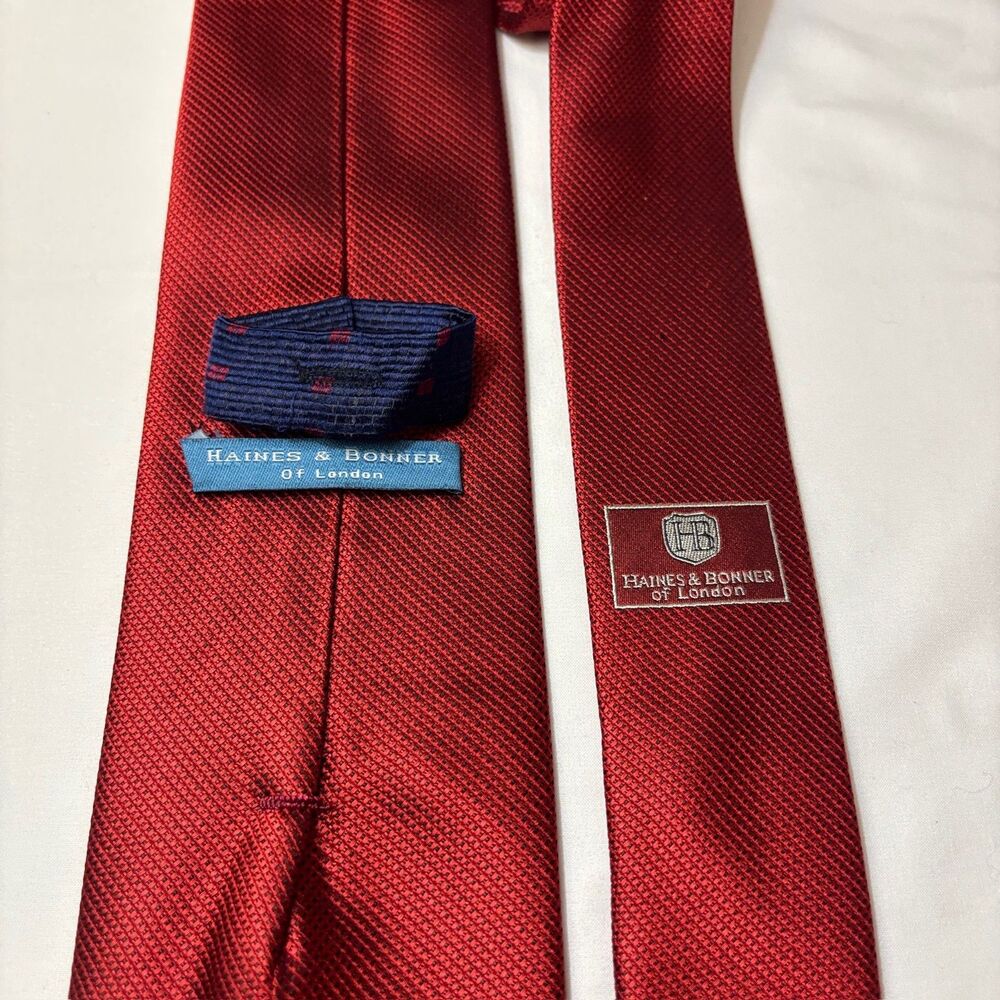 Vintage Haines & Bonner of London Red 100% Silk Tie Textured Jacquard Geometric - Picture 5 of 5